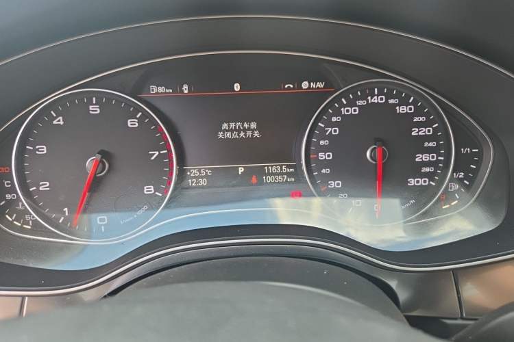 Used Audi A7 2013 30 FSI Standard Edition Odometer Close Up
