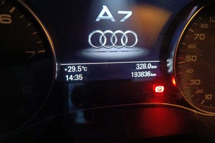 Used Audi A7 2013 50 TFSI quattro Comfort trim Odometer Close Up