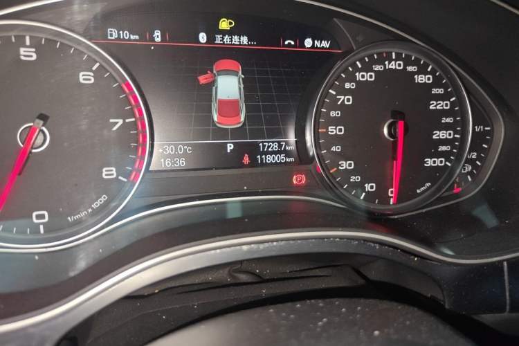 Used Audi A7 2013 30 FSI Standard Edition Odometer Close Up