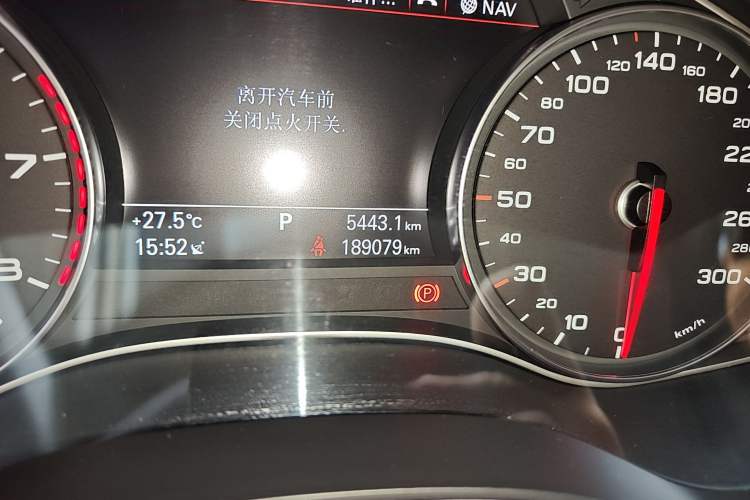 Used Audi A7 2013 30 FSI Standard Edition Odometer Close Up