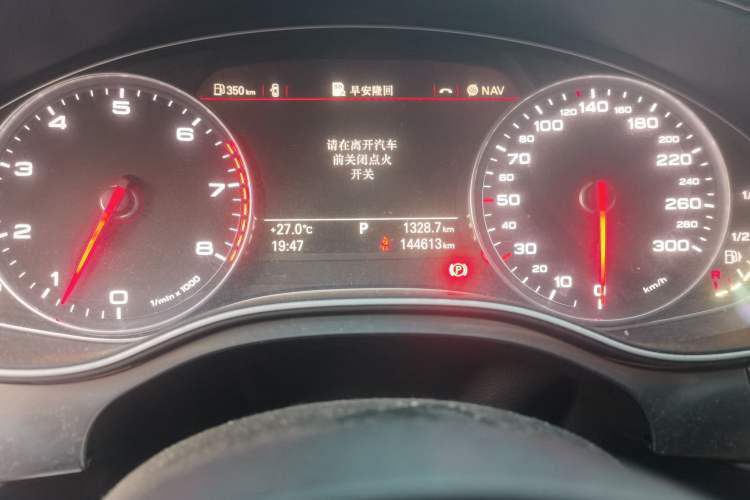 Used Audi A7 2013 50 TFSI quattro Comfort trim Odometer Close Up