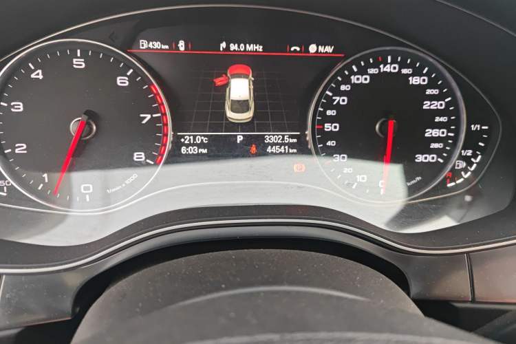 Used Audi A7 2013 30 FSI Standard Edition Odometer Close Up