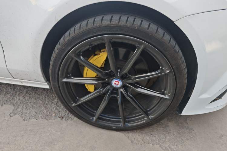Used Audi A7 2013 50 TFSI quattro Comfort trim Right Front Wheel Hub