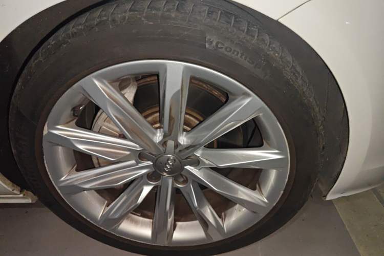 Used Audi A7 2013 50 TFSI quattro Luxury Model Right Front Wheel Hub