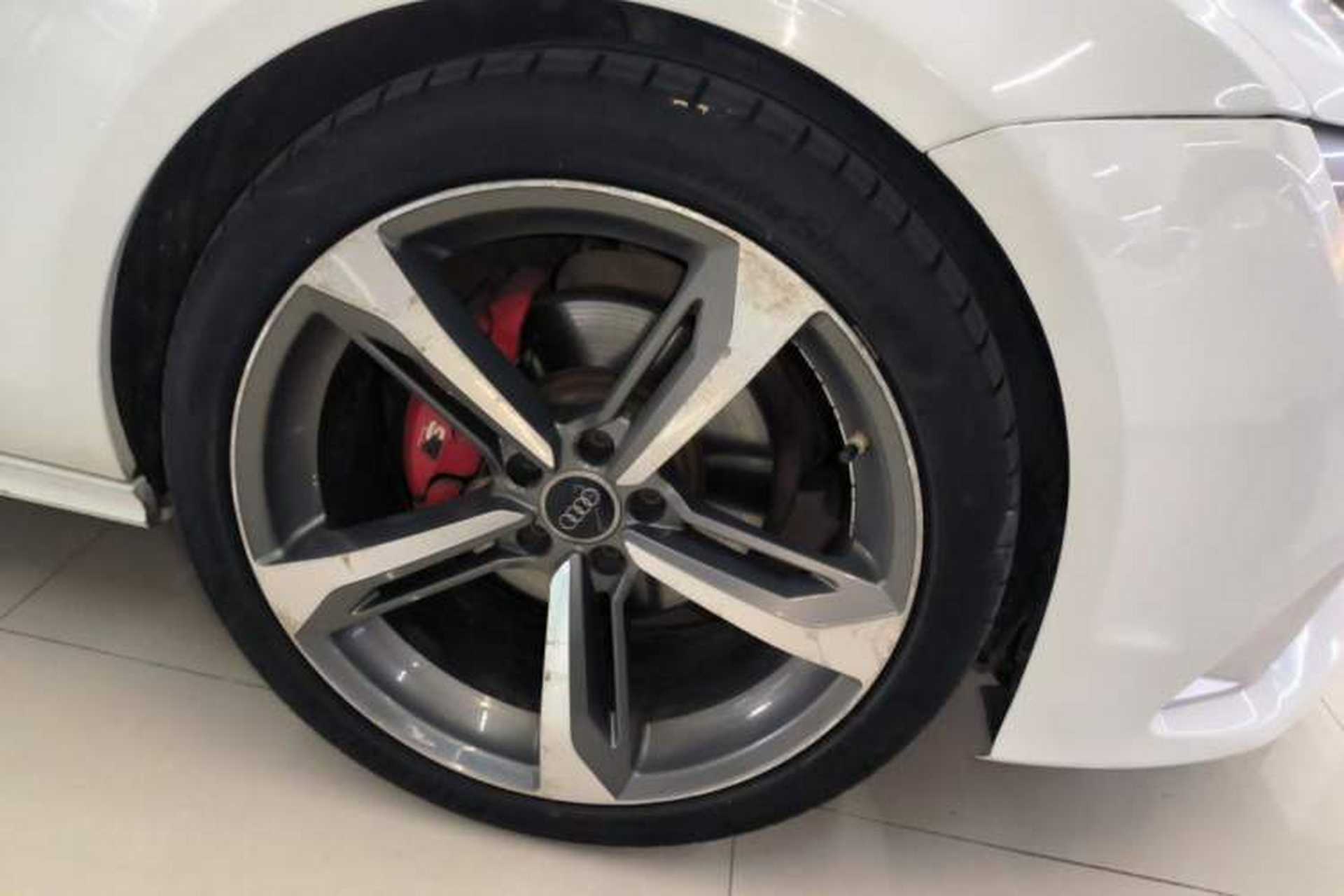 Used Audi A7 2013 30 FSI Standard Edition Right Front Wheel Hub
