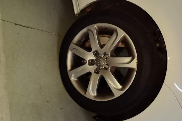 Used Audi A7 2013 50 TFSI quattro Comfort trim Right Front Wheel Hub