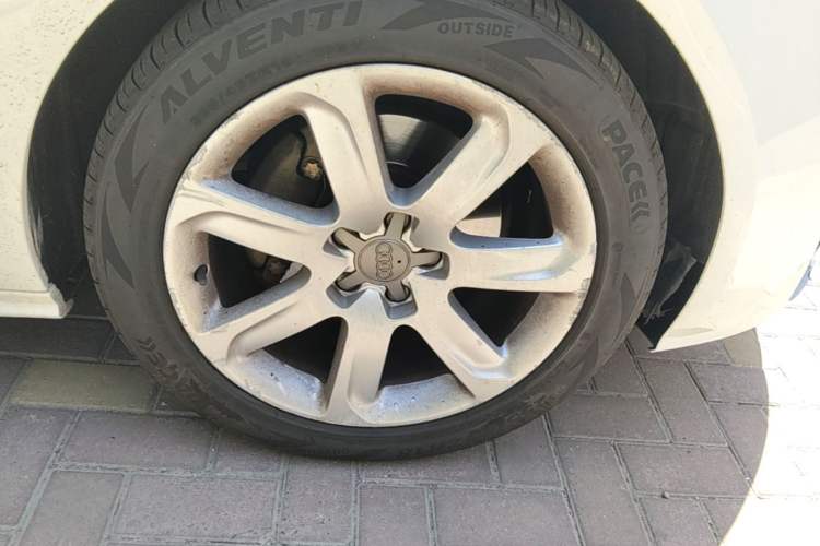 Used Audi A7 2013 30 FSI Standard Edition Right Front Wheel Hub
