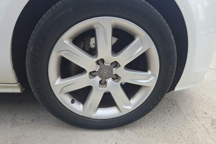 Used Audi A7 2013 30 FSI Standard Edition Right Front Wheel Hub