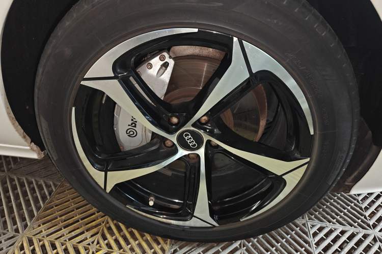 Used Audi A7 2013 35 FSI quattro Ambition Edition Right Front Wheel Hub
