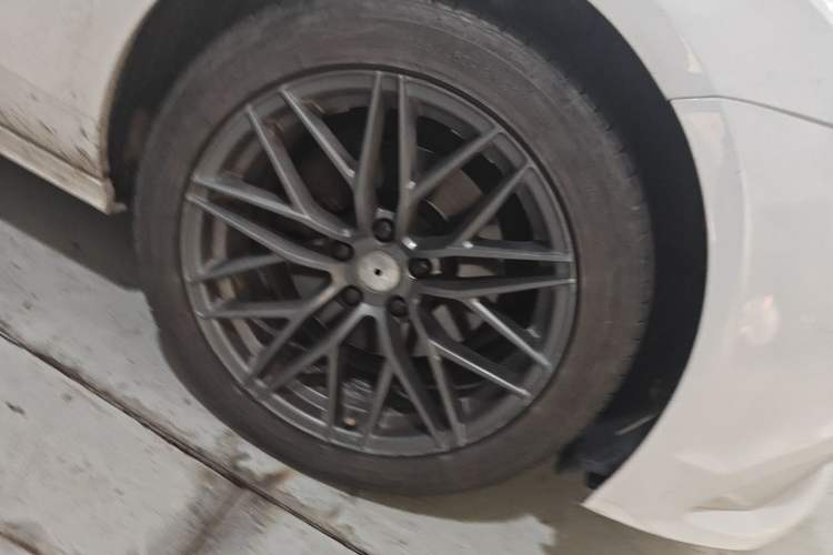 Used Audi A7 2013 30 FSI Standard Edition Right Front Wheel Hub