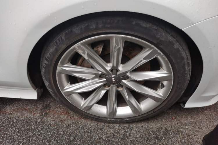 Used Audi A7 2013 50 TFSI quattro Luxury Model Right Front Wheel Hub