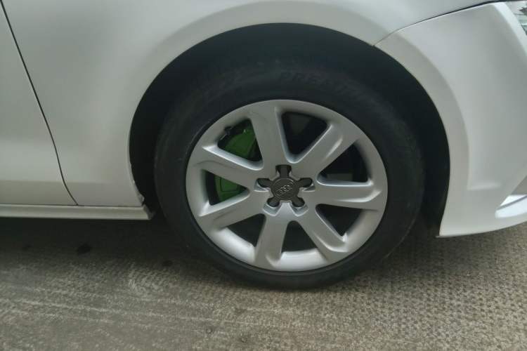 Used Audi A7 2013 50 TFSI quattro Comfort trim Right Front Wheel Hub