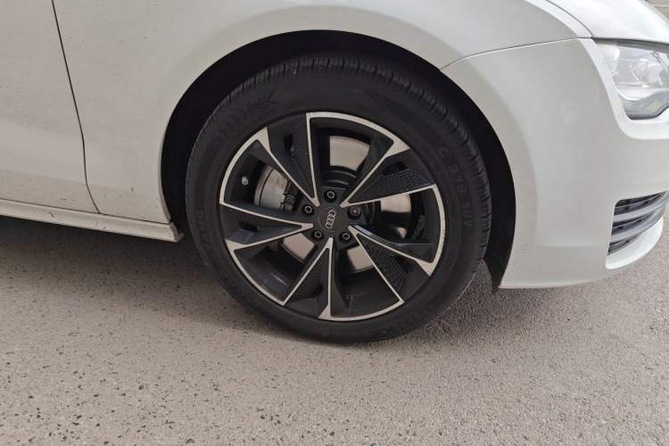 Used Audi A7 2013 50 TFSI quattro Comfort trim Right Front Wheel Hub