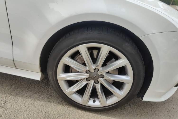 Used Audi A7 2013 50 TFSI quattro Luxury Model Right Front Wheel Hub