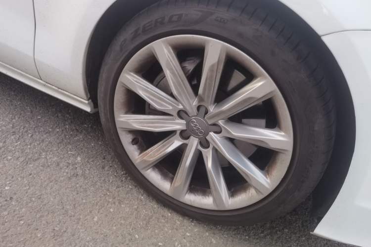 Used Audi A7 2013 50 TFSI quattro Comfort trim Right Front Wheel Hub