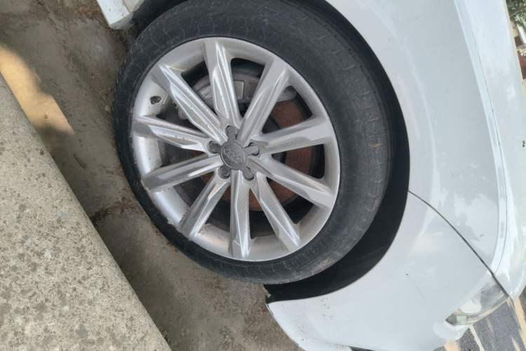 Used Audi A7 2013 50 TFSI quattro Luxury Model Right Front Wheel Hub