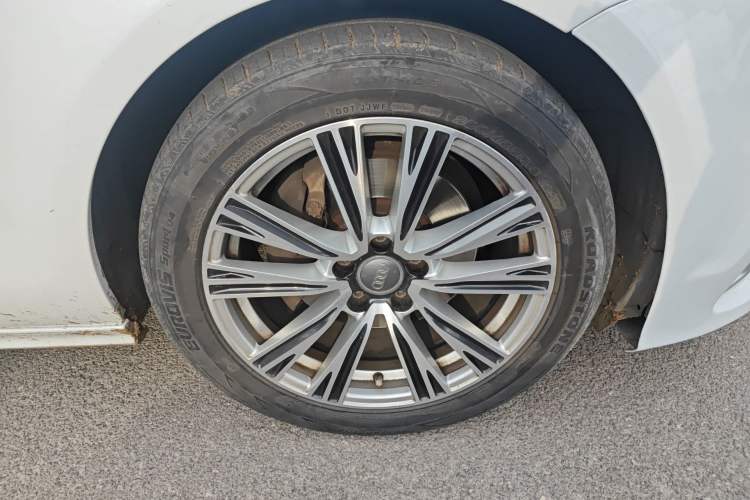 Used Audi A7 2013 30 FSI Standard Edition Right Front Wheel Hub