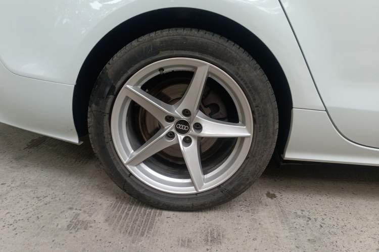 Used Audi A7 2013 35 FSI quattro Ambition Edition Right Rear Wheel Hub