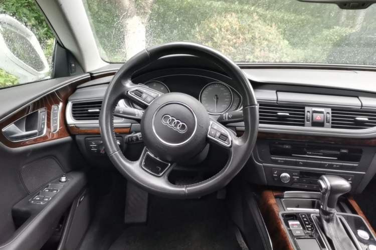 Used Audi A7 2013 50 TFSI quattro Luxury Model Steering Wheel