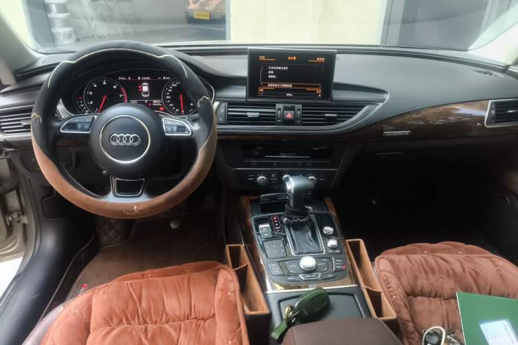 Used Audi A7 2013 50 TFSI quattro Comfort trim Center Console