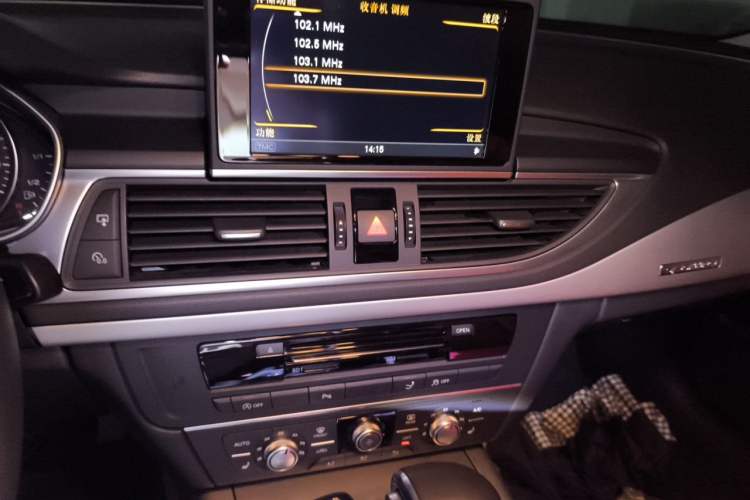 Used Audi A7 2014 35 FSI quattro Technology Edition Audio And AC Panel