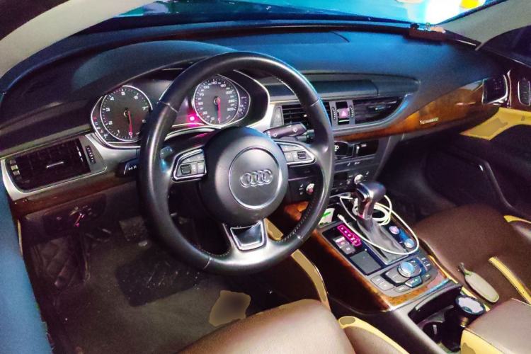 Used Audi A7 2014 50 TFSI quattro Comfort Model Center Console
