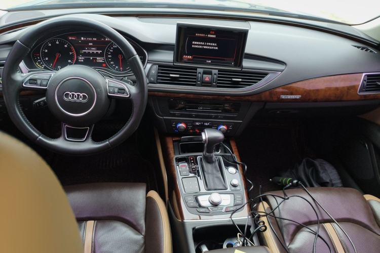 Used Audi A7 2014 50 TFSI quattro Comfort Model Center Console