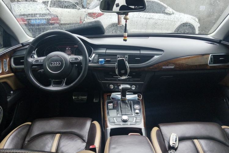 Used Audi A7 2014 50 TFSI quattro Comfort Model Center Console