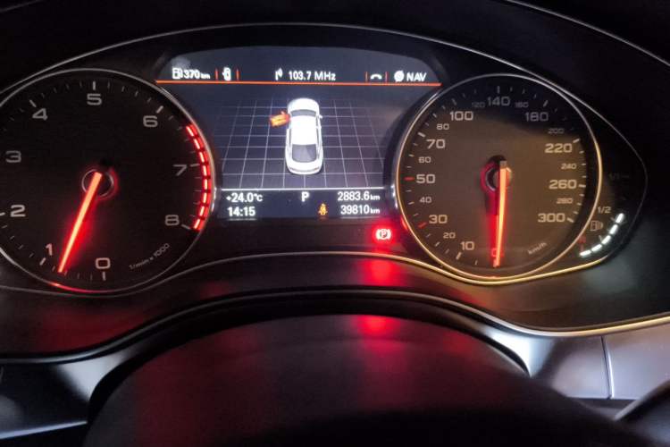 Used Audi A7 2014 35 FSI quattro Technology Edition Odometer Close Up