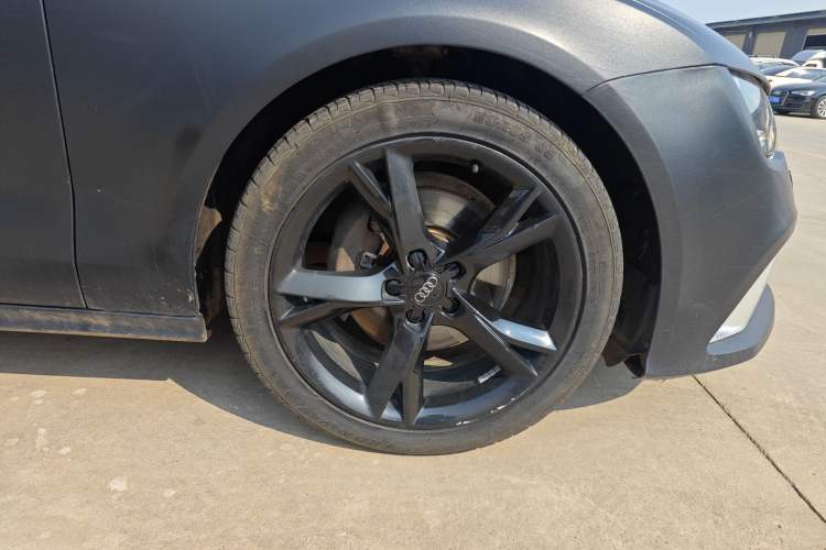 Used Audi A7 2014 35 FSI quattro Technology Edition Right Front Wheel Hub