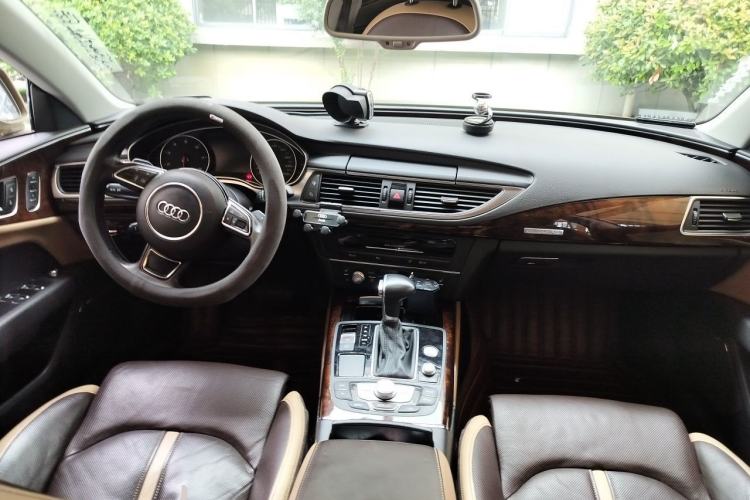 Used Audi A7 2014 50 TFSI quattro Comfort Model Center Console