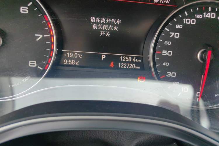 Used Audi A7 2014 50 TFSI quattro Comfort Model Odometer Close Up