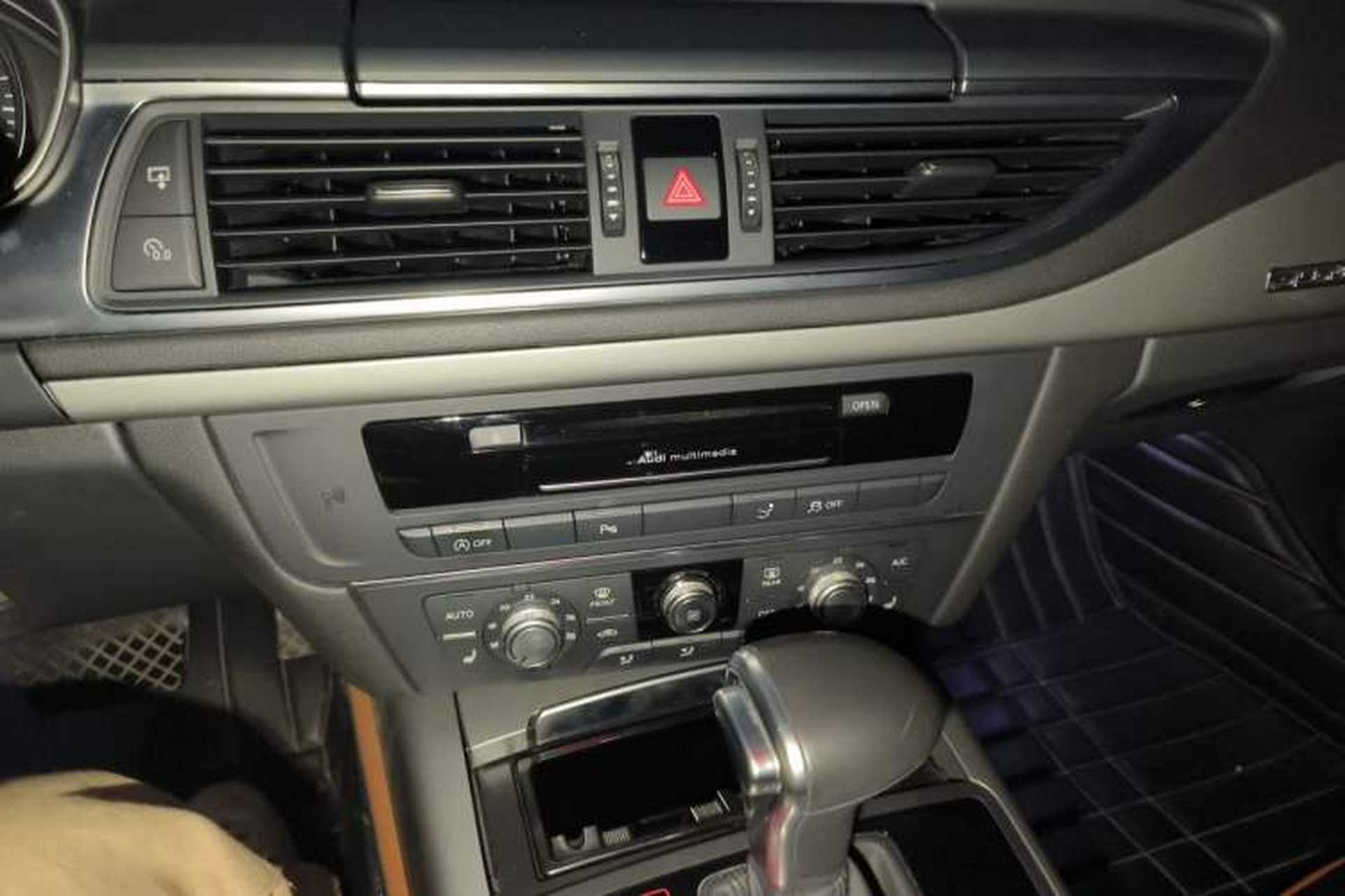 Used Audi A7 2014 35 FSI quattro Technology Edition Audio And AC Panel