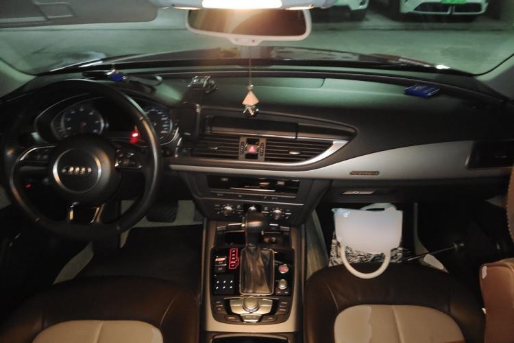 Used Audi A7 2014 35 FSI quattro Technology Edition Center Console