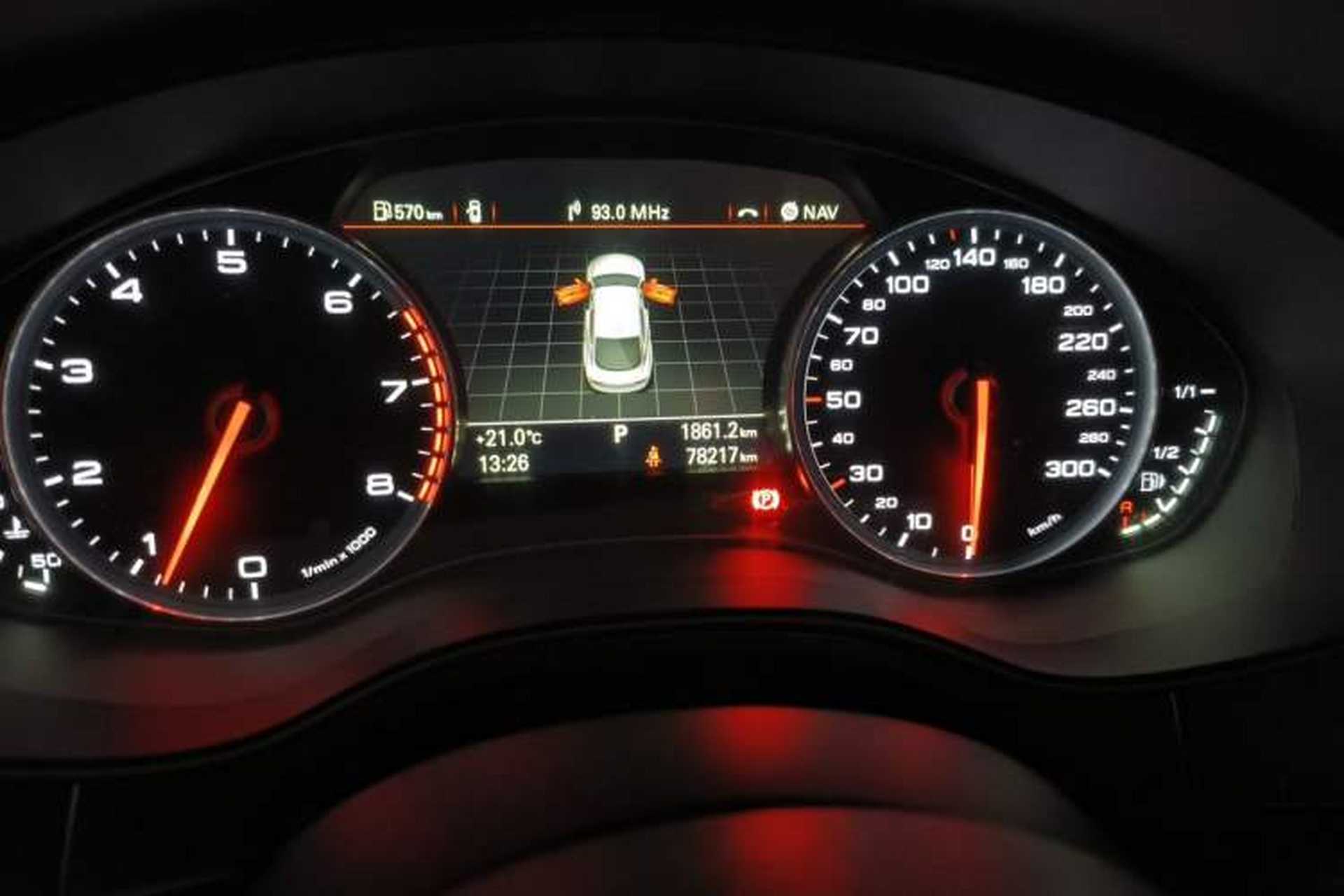 Used Audi A7 2014 35 FSI quattro Technology Edition Odometer Close Up