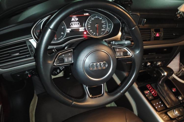 Used Audi A7 2014 35 FSI quattro Technology Edition Steering Wheel