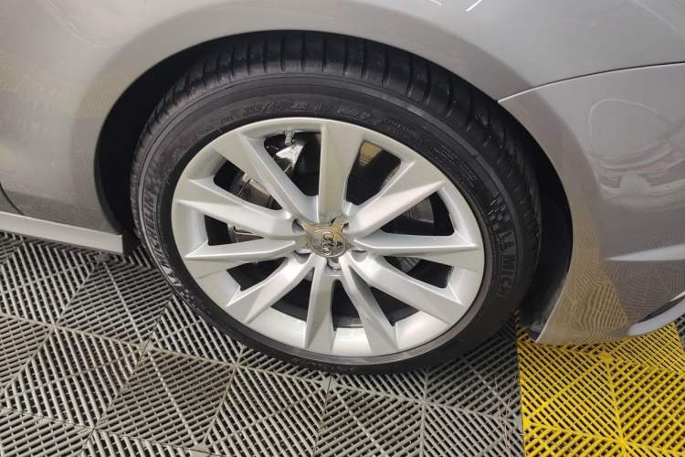 Used Audi A7 2014 50 TFSI quattro Comfort Model Right Front Wheel Hub