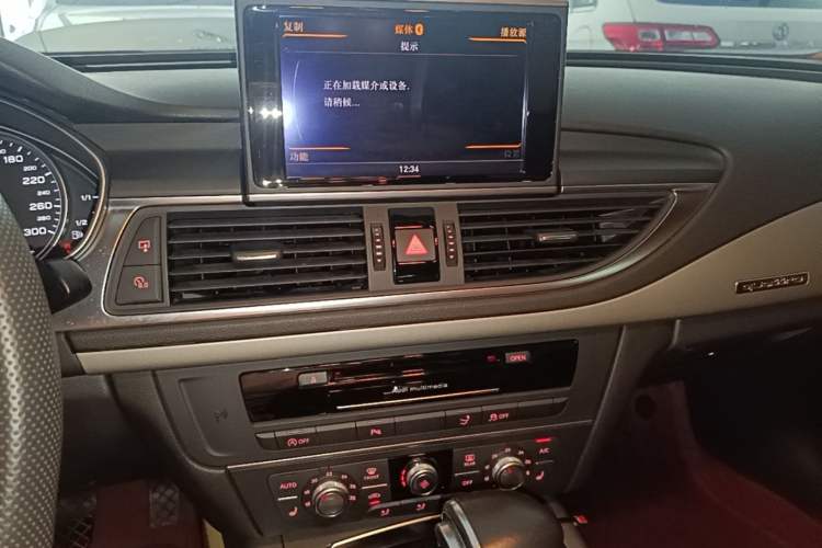 Used Audi A7 2014 35 FSI quattro Technology Edition Audio And AC Panel