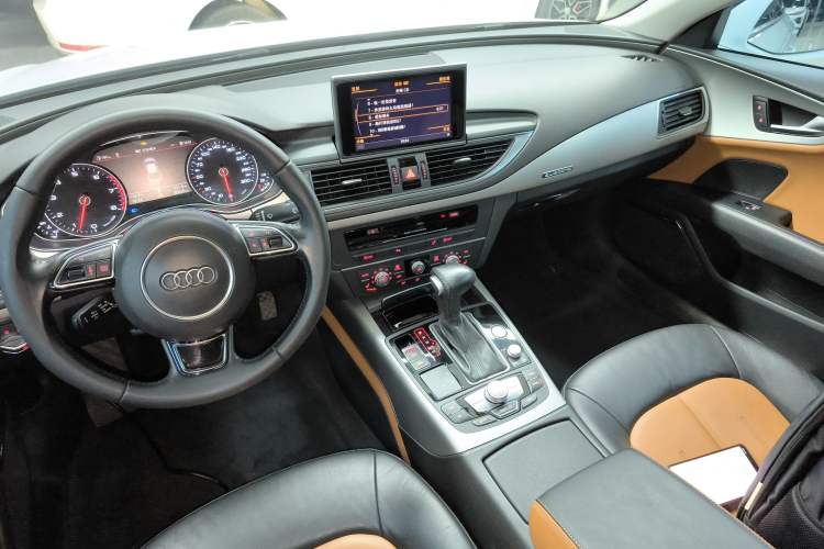 Used Audi A7 2014 35 FSI quattro Technology Edition Audio And AC Panel