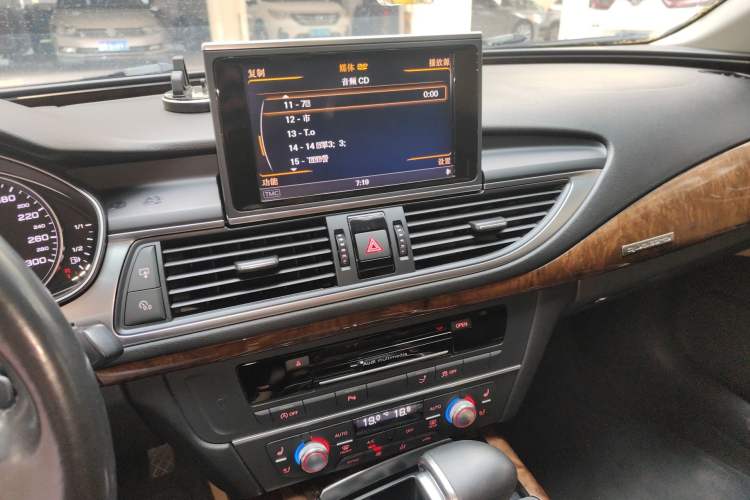 Used Audi A7 2014 50 TFSI quattro Comfort Model Audio And AC Panel