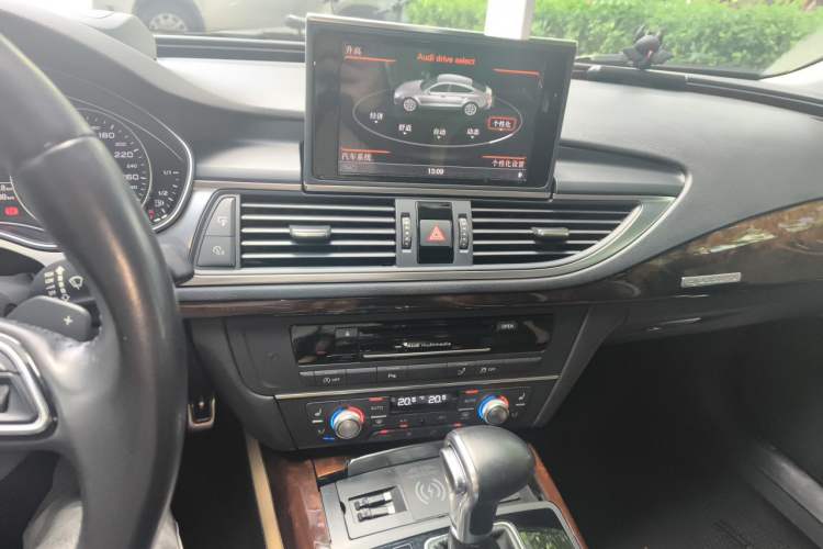 Used Audi A7 2014 50 TFSI quattro Luxury Model Audio And AC Panel