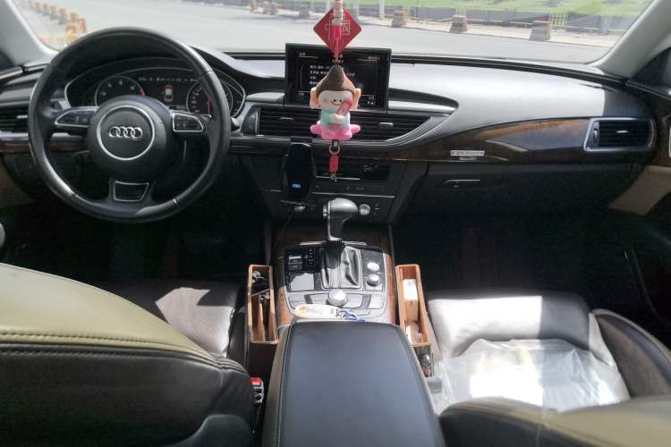 Used Audi A7 2014 50 TFSI quattro Comfort Model Center Console