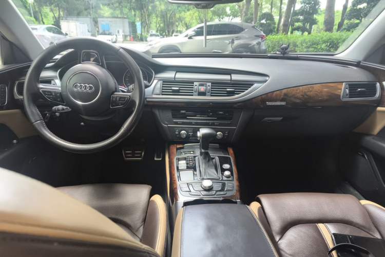 Used Audi A7 2014 50 TFSI quattro Luxury Model Center Console