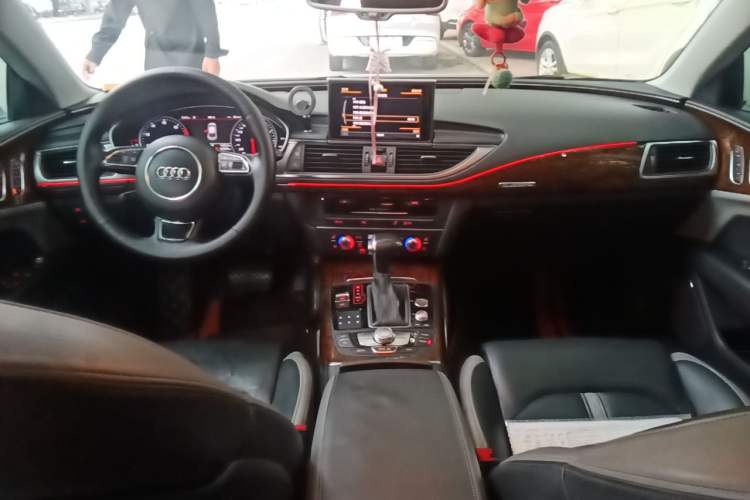 Used Audi A7 2014 50 TFSI quattro Comfort Model Center Console