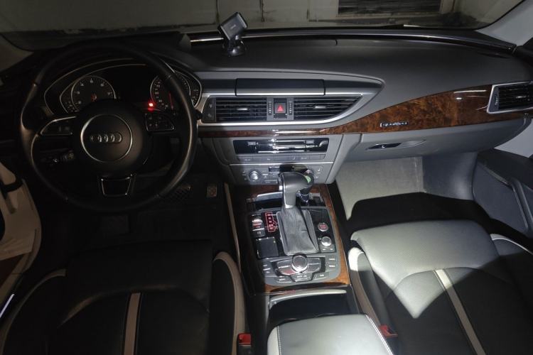 Used Audi A7 2014 50 TFSI quattro Luxury Model Center Console