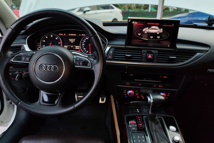 Used Audi A7 2014 50 TFSI quattro Luxury Model Center Console