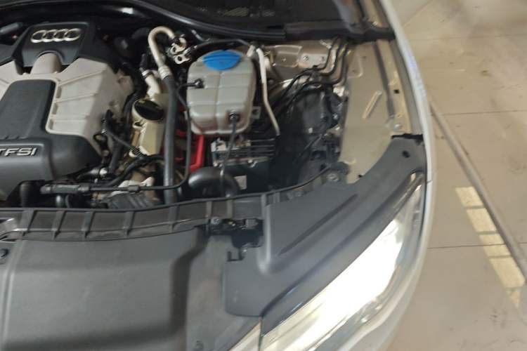 Used Audi A7 2014 50 TFSI quattro Comfort Model Engine Bay Left