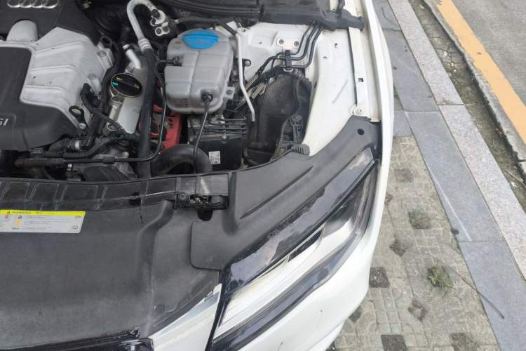 Used Audi A7 2014 50 TFSI quattro Luxury Model Engine Bay Left