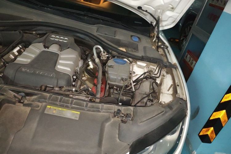 Used Audi A7 2014 50 TFSI quattro Comfort Model Engine Bay Left