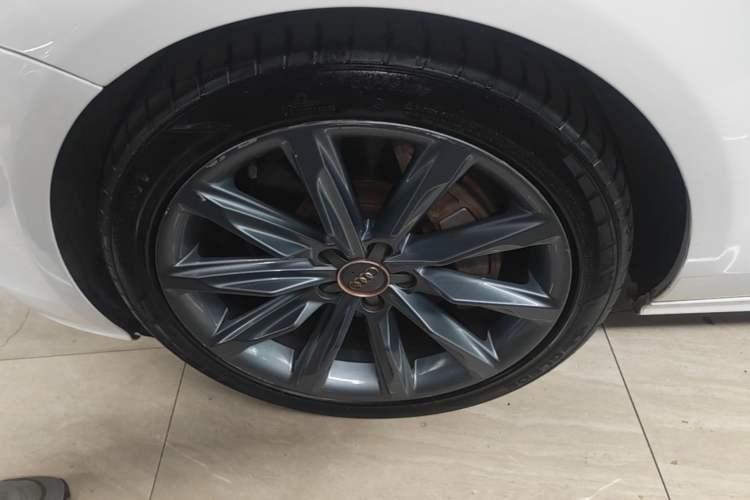 Used Audi A7 2014 50 TFSI quattro Comfort Model Left Front Wheel Hub